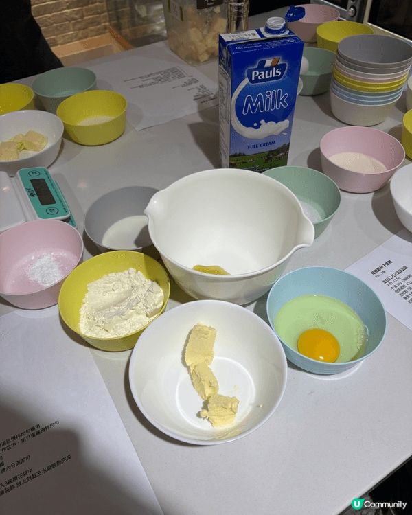 分享我去 DIY 自助烘焙店整草莓蝴蝶結 Cupcake 嘅...