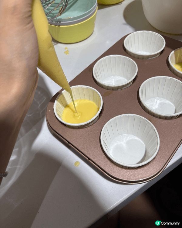 分享我去 DIY 自助烘焙店整草莓蝴蝶結 Cupcake 嘅...