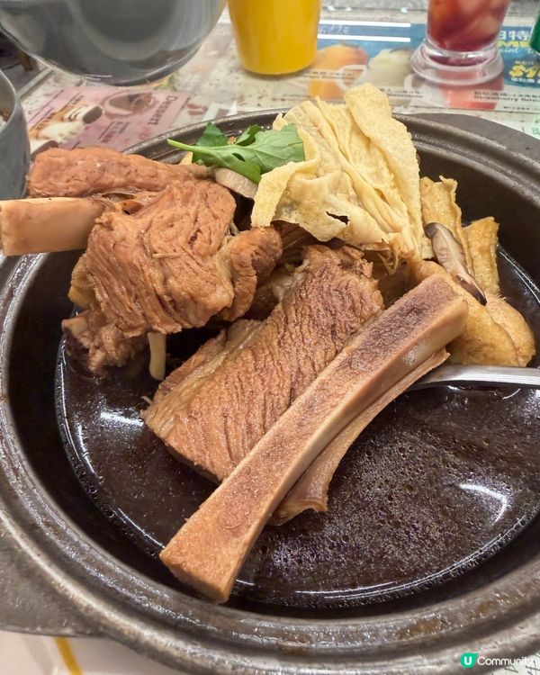 正在iSquare逛街後到晚飯時間了,正正對面馬路有間冰室,...