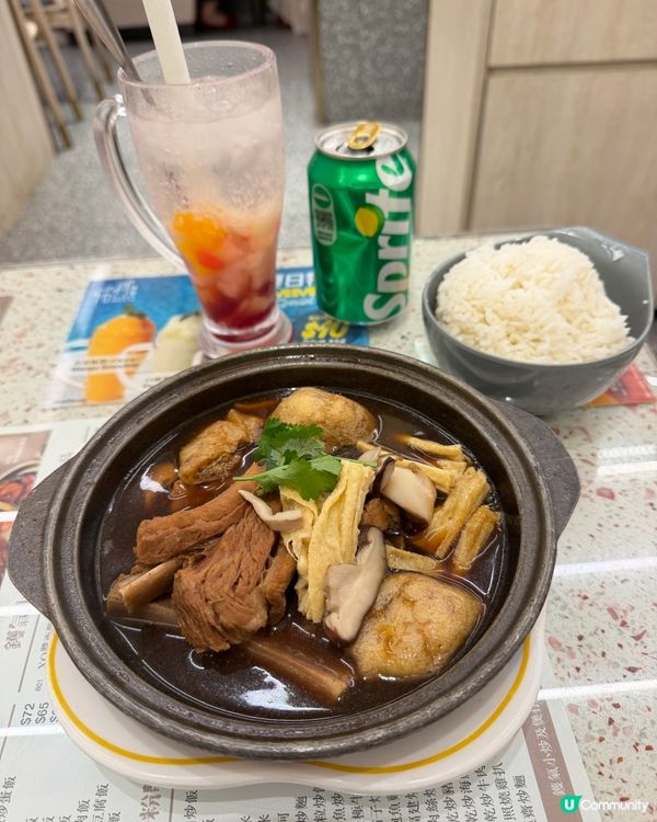 正在iSquare逛街後到晚飯時間了,正正對面馬路有間冰室,...