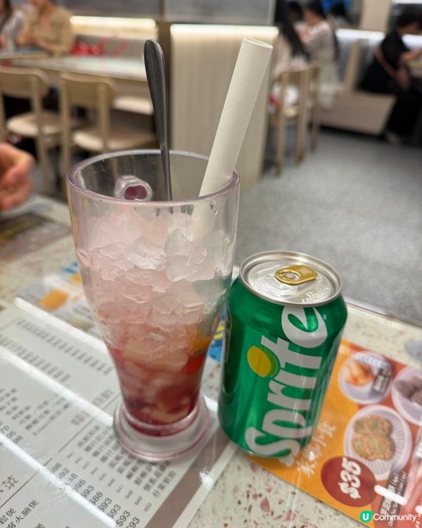 正在iSquare逛街後到晚飯時間了,正正對面馬路有間冰室,...