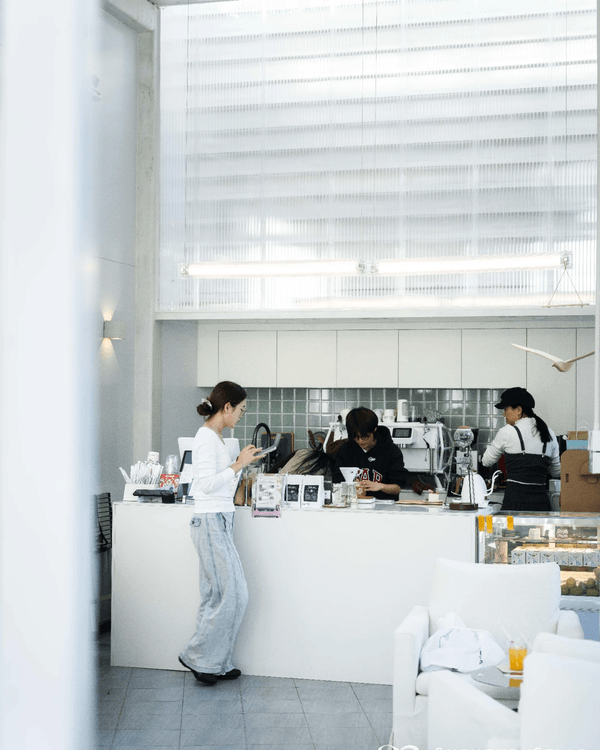 深圳南山打卡必去「白色玻璃屋Cafe」☕️四周綠意盎然勁似歐洲🌿