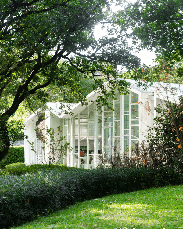 深圳南山打卡必去「白色玻璃屋Cafe」☕️四周綠意盎然勁似歐洲🌿