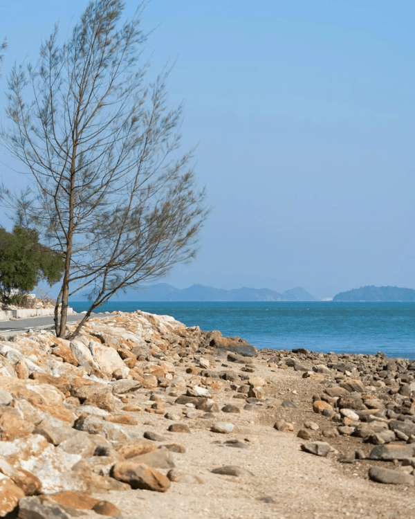 深圳必去玻璃水海灘秘境🌊人少景靚似足大理🏞️順道打卡百年古村🚶🏻‍♀️
