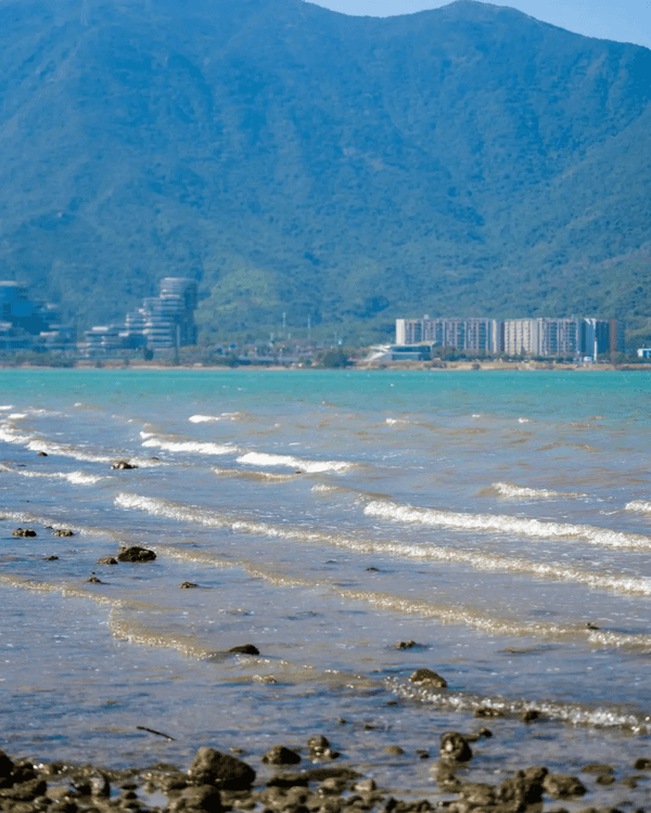 深圳必去玻璃水海灘秘境🌊人少景靚似足大理🏞️順道打卡百年古村🚶🏻‍♀️