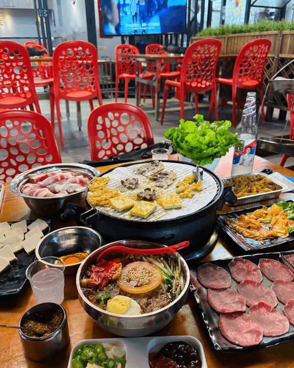 深圳福田車公廟附近5間必試餐廳🤤一條街食勻東北鐵鍋燉、現切牛肉火鍋超方便🍲✨