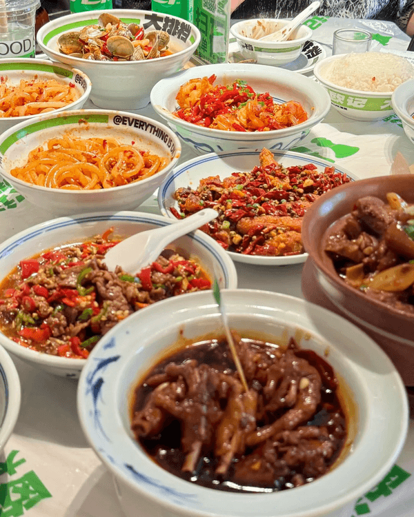 深圳福田車公廟附近5間必試餐廳🤤一條街食勻東北鐵鍋燉、現切牛肉火鍋超方便🍲✨