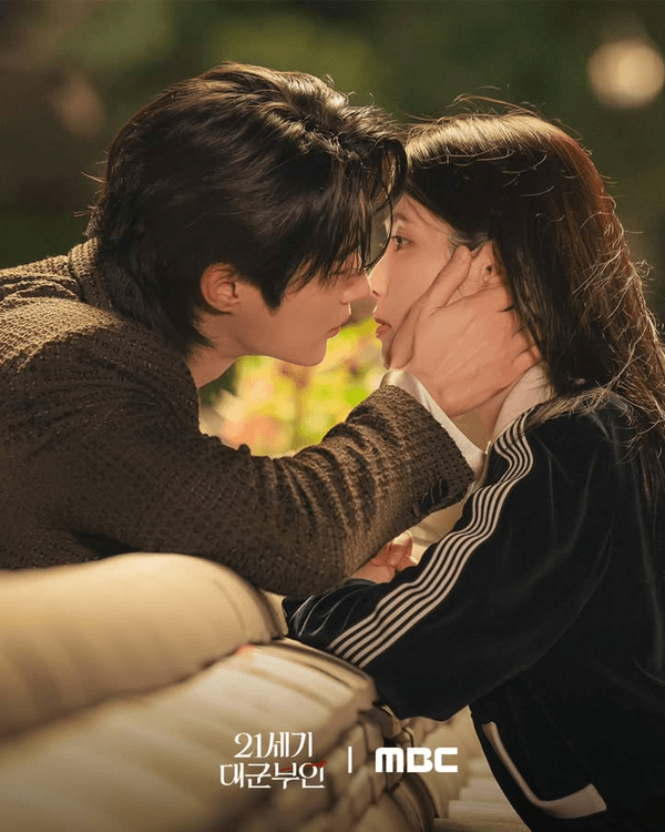 Disney+韓劇《21世紀大君夫人》爆紅❗️IU化身女總裁求婚邊佑錫😎💓3大亮點+評價爭議一篇睇🔥