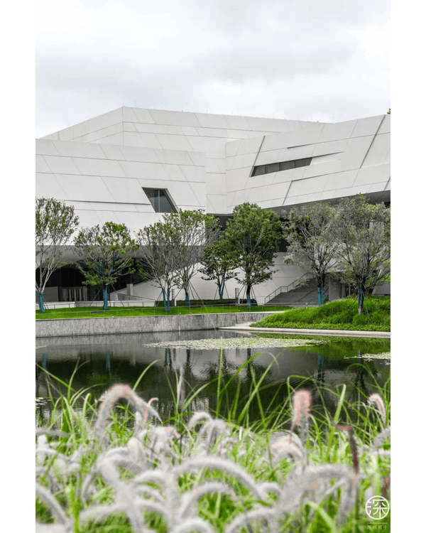 深圳龍華Citywalk打卡地圖🚶‍♀️斥資10億高迪風大廈✨童話蘑菇山丘必打卡🍄🤩