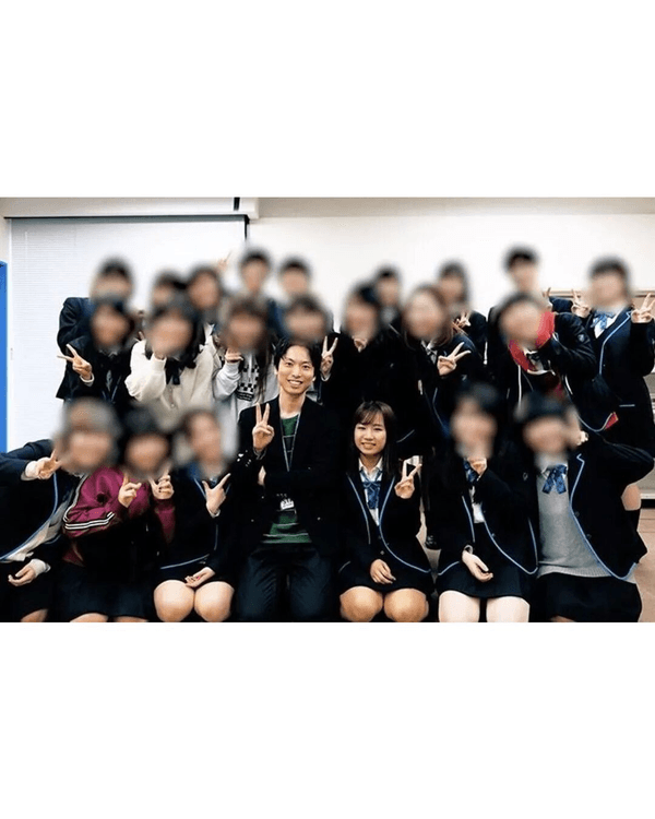 🏫日本真實師生戀！女高中生追大16歲班主任7年💕畢業後做1事打動老師結婚