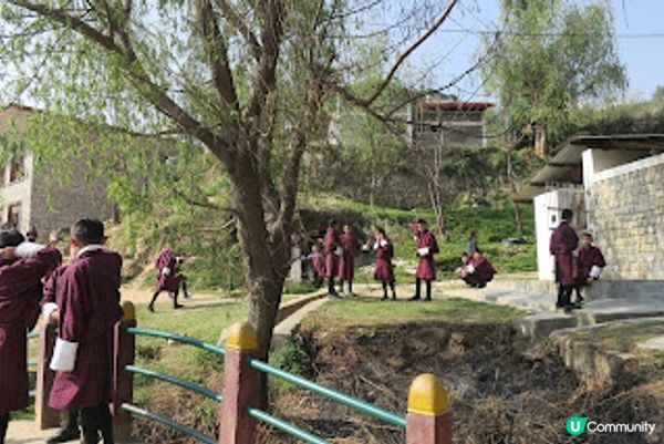 不丹之旅 VII – 帕羅策秋慶典之旅 – 參觀帕羅學校 Part 1 - 校園 & 早會 – 2017 Apr