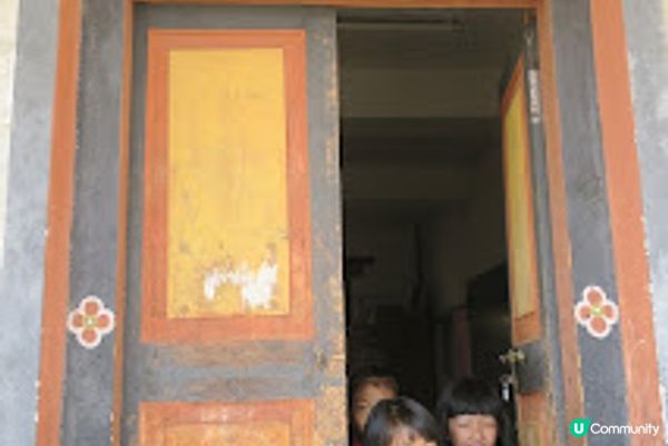 不丹之旅 VII – 帕羅策秋慶典之旅 – 參觀帕羅學校 Part 1 - 校園 & 早會 – 2017 Apr