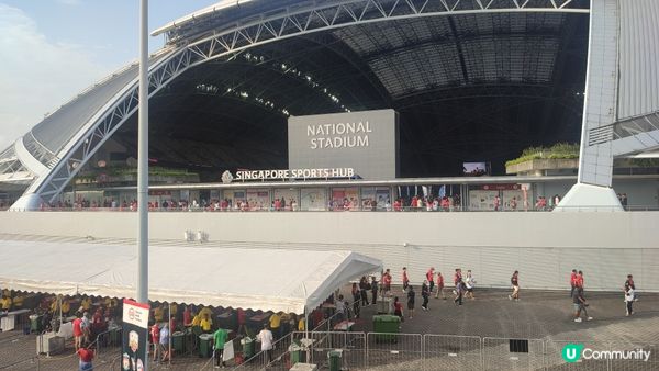 去新加坡國家運動場睇英超熱身賽, 演唱會氣氛一流. 推介食下...