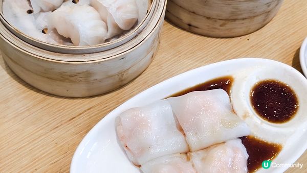 黃金海岸半價美食,蝦餃和腸粉的蝦非常爽脆,新鮮油條配鮮滾粥是...