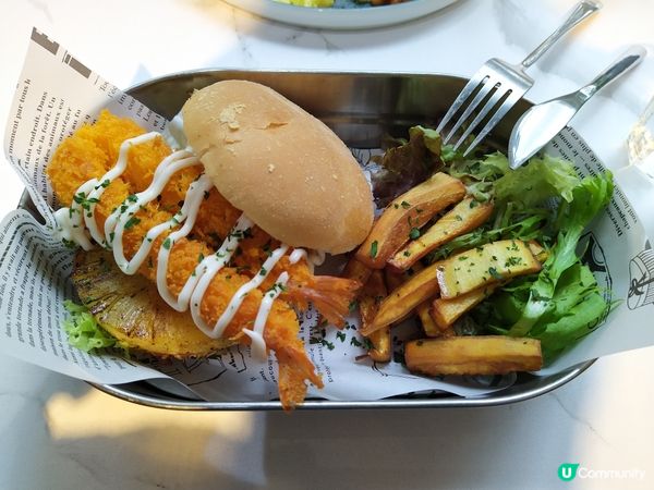 去到弦海，本來想食犇道，但原來佢係D類食肆，而我係一個仲未打...