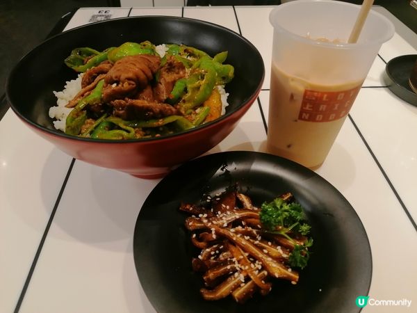 火爆肥腸拌日本珍珠米飯，任添飯或米綫，麻辣豬耳朵小食，凉即磨...