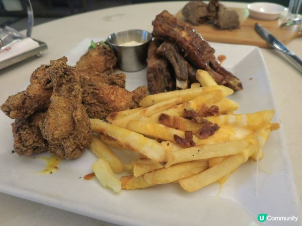 哥日嚟東涌shopping先知呢度有間咁靚景嘅outback...