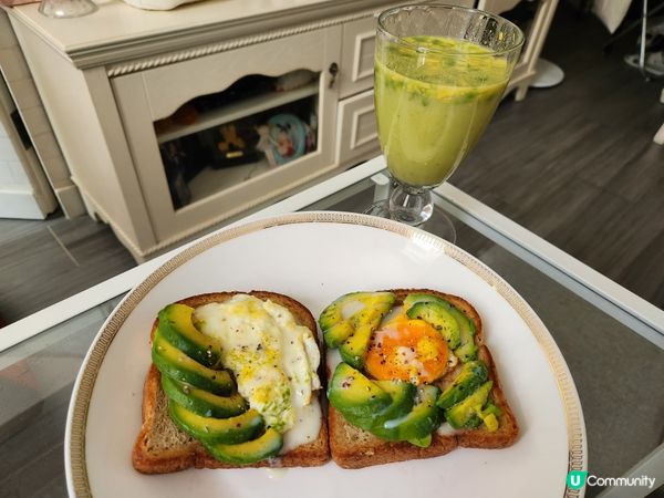 牛油果益力多 💚 牛油果蛋多士