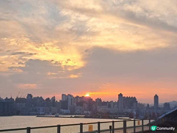 啟德郵輪碼頭公園有絕美嘅風景，適合家庭，情侶，姊妹去打卡。除...