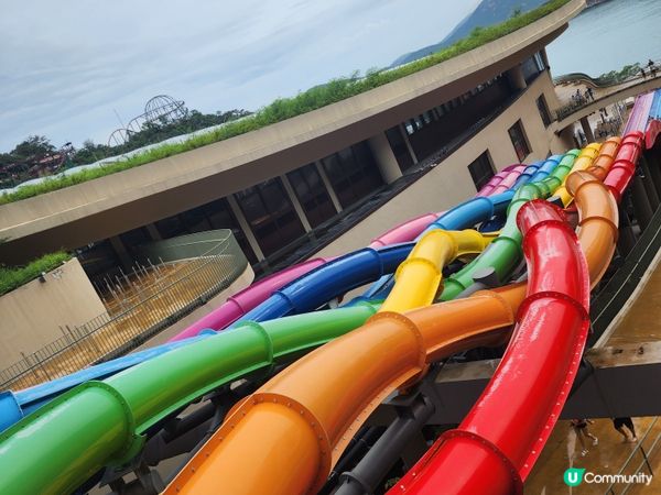 同朋友第一次黎到香港既水上樂園，比想象中大同刺激！比起以前玩...