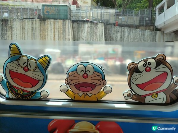 東鐵線多拉A夢到車@沙田站一號月台  超可愛超興奮,終於唔駛...