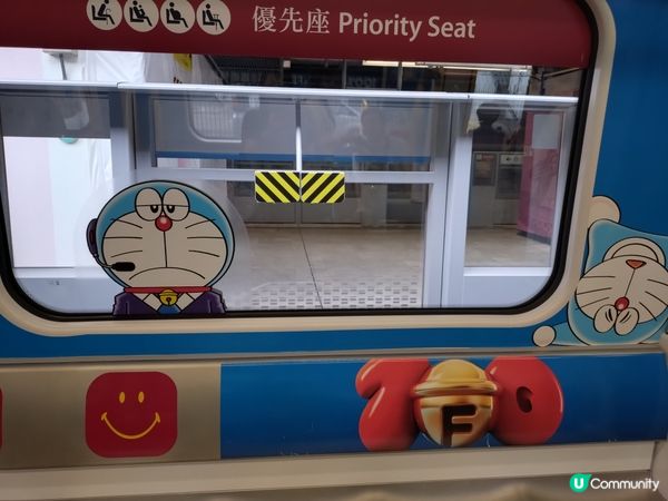 東鐵線多拉A夢到車@沙田站一號月台  超可愛超興奮,終於唔駛...
