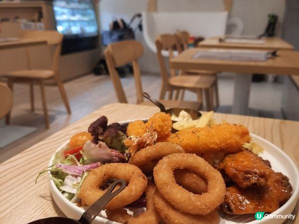 呢間係位於大埔大元邨平台的一間Cafe, 除左環境舒服外, ...