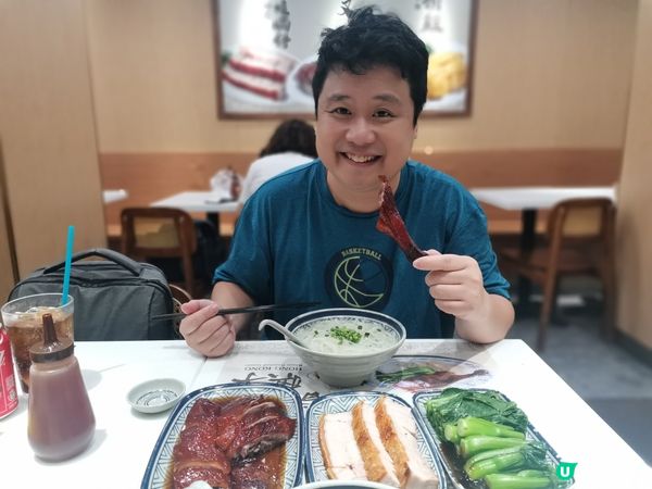 一個尖沙咀隨便逛逛，就見到三間《棋子燒鵝》，一於入去試下咩料...