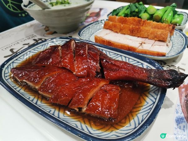 一個尖沙咀隨便逛逛，就見到三間《棋子燒鵝》，一於入去試下咩料...