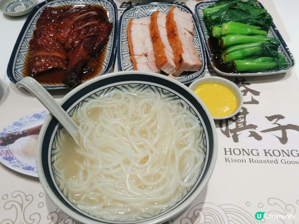 一個尖沙咀隨便逛逛，就見到三間《棋子燒鵝》，一於入去試下咩料...