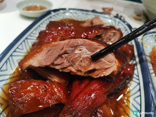 一個尖沙咀隨便逛逛，就見到三間《棋子燒鵝》，一於入去試下咩料...