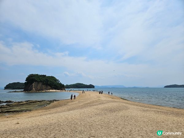 岩岩同老公去完小豆島嘅天使之路，據說同心愛嘅人手牽手走過呢條...