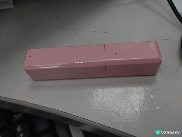 女生天生貪靚,潤唇膏和吸油紙可修飾外表, 而薄荷糖令女生時刻...