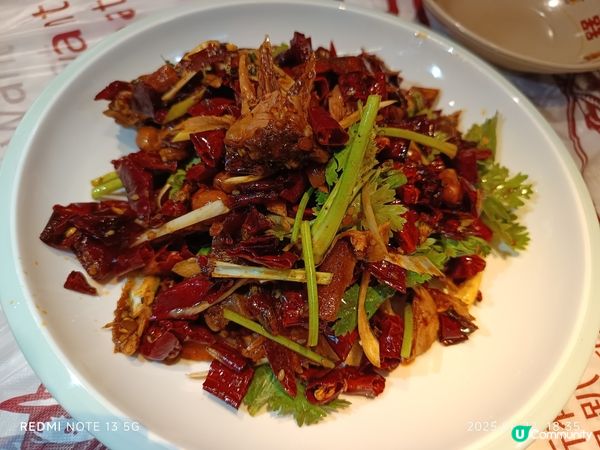 1.  手撕兔🌶️！麻辣鮮香，越食越過癮🤤！