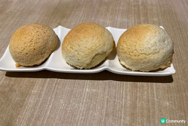 不一般酥皮嘅「酥皮焗叉燒包」好好食，美味叉燒餡被鬆軟香酥烤皮...