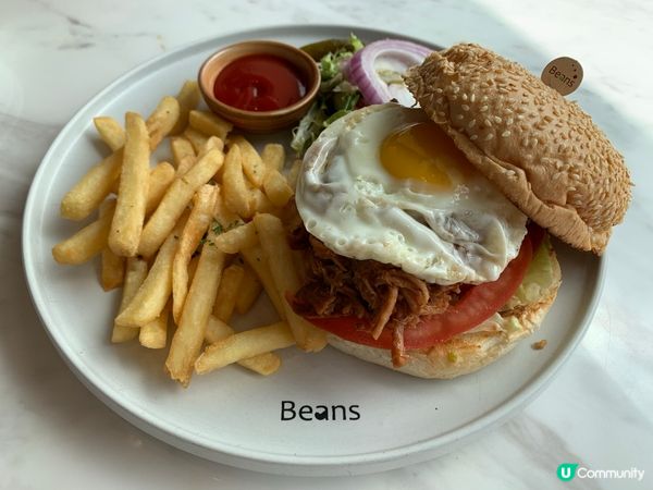 手撕豬肉蛋漢堡包拼薯條