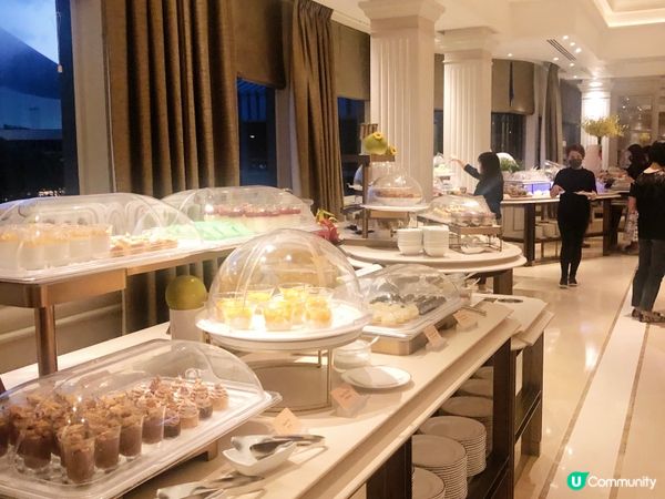 活左幾廿年，上星期終於有機會到半島酒店嘅露台餐廳食晚餐自助餐...