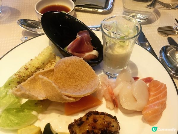 活左幾廿年，上星期終於有機會到半島酒店嘅露台餐廳食晚餐自助餐...