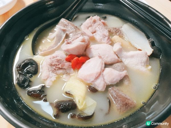 經常食既胡椒豬肚雞米線，湯底帶有淡淡既胡椒味，溫和入口，米線...