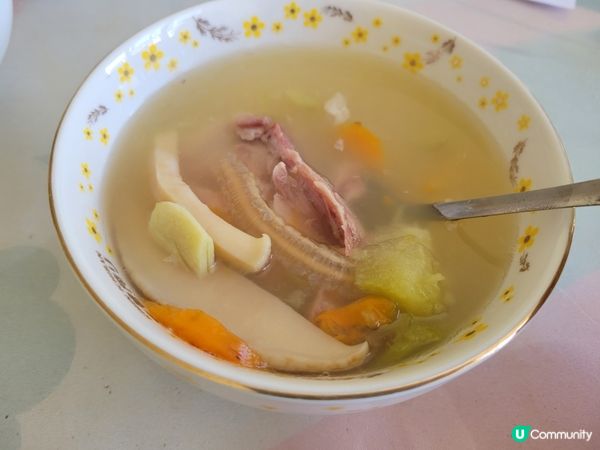 是日靚湯-合掌瓜紅蘿蔔螺肉咸豬手湯 