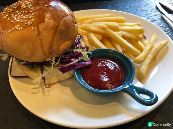 芝士牛肉漢堡配薯條