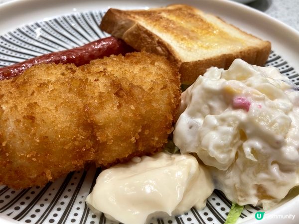 「荷蘭冰室 」$38 美式早餐 ，味道唔錯，主菜有牛扒、豬扒...