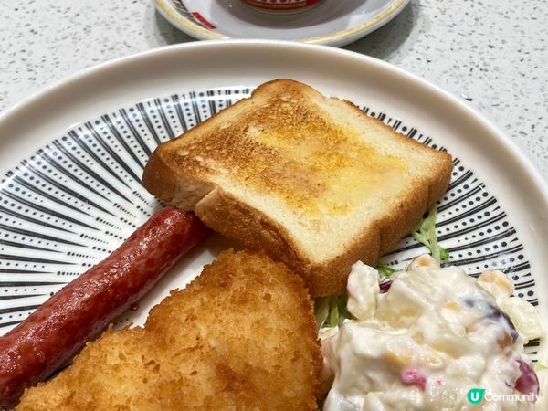 「荷蘭冰室 」$38 美式早餐 ，味道唔錯，主菜有牛扒、豬扒...