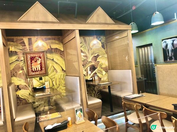 餐廳佈置如「小泰國」，播放着泰文流行歌曲，充滿地道風味。午餐...
