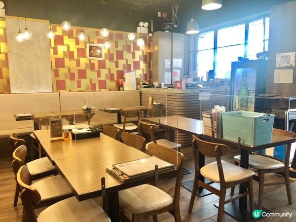 餐廳佈置如「小泰國」，播放着泰文流行歌曲，充滿地道風味。午餐...