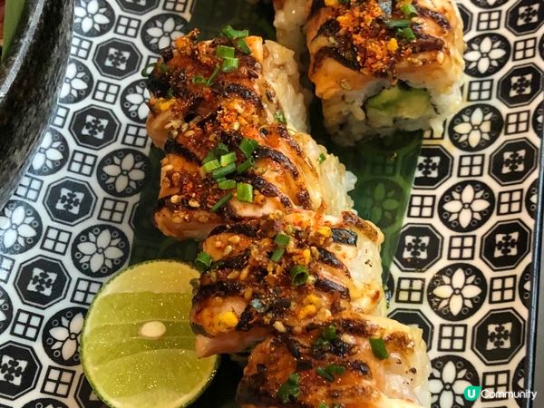 利東街頗旺場的酒吧食店，貪佢有樓上開放式窗戶設計，空氣流通，...