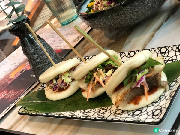 利東街頗旺場的酒吧食店，貪佢有樓上開放式窗戶設計，空氣流通，...