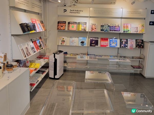 中環多咗間兩層高以純白色落地玻璃設計嘅coffee shop...