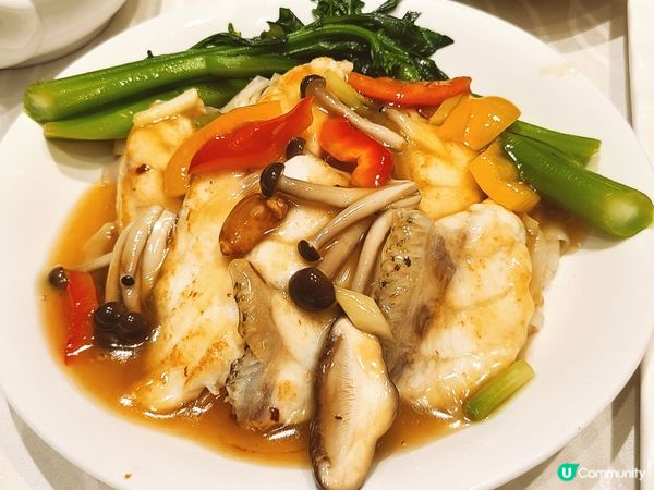 晚餐食左乳鴿、紅燒豆腐、鮮果脆皮咕嚕肉、小炒皇、菜遠龍躉炒河...