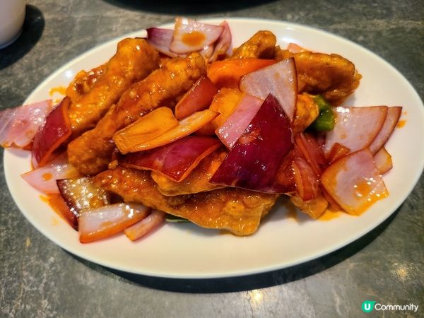 甜酸生魚片、櫻花蝦四季豆、滑肉米線全部都好食。